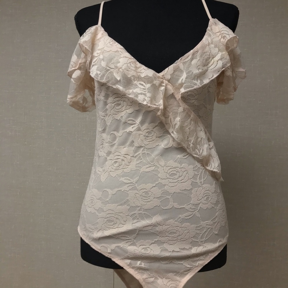 CHARLOTTE RUSSE PINK BODYSUIT SIZE MEDIUM